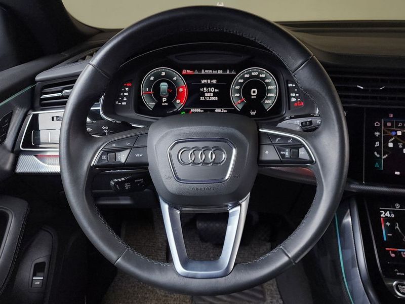 2021 Audi Q8 45 TDI Quattro Premium photo 13