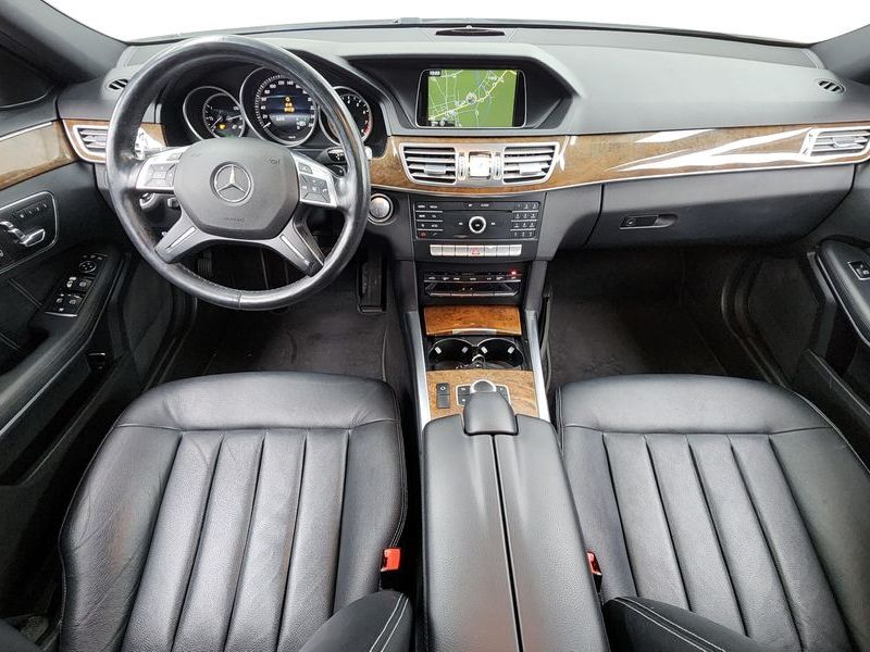2016 Mercedes-Benz E-Class E300 Elegance photo 7
