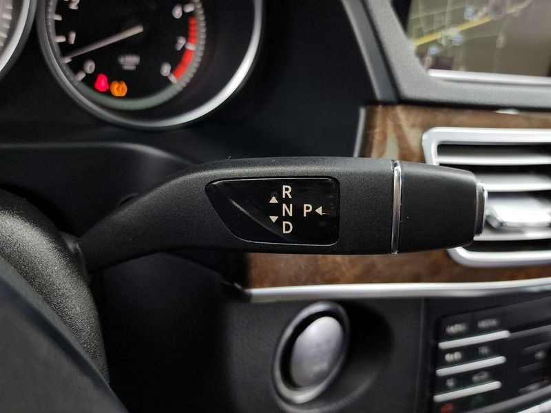2016 Mercedes-Benz E-Class E300 Elegance photo 9