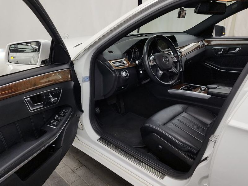 2016 Mercedes-Benz E-Class E300 Elegance photo 10