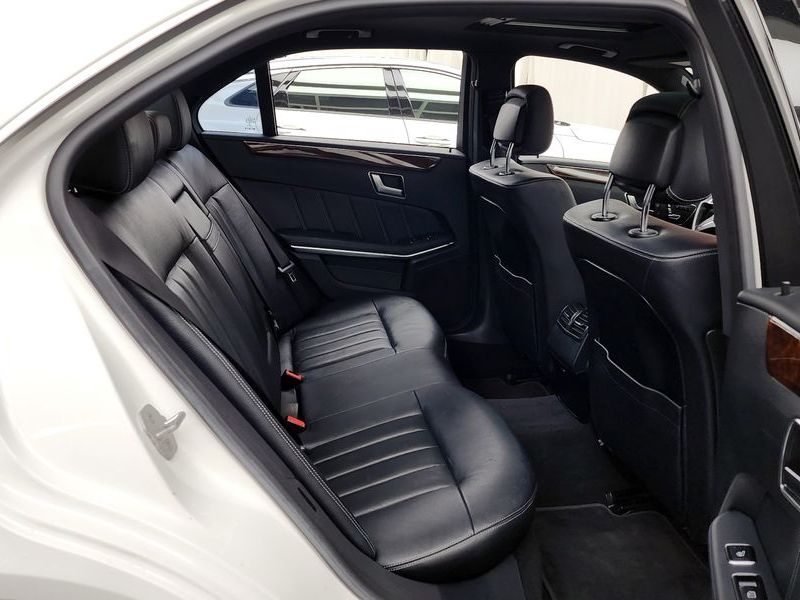 2016 Mercedes-Benz E-Class E300 Elegance photo 12