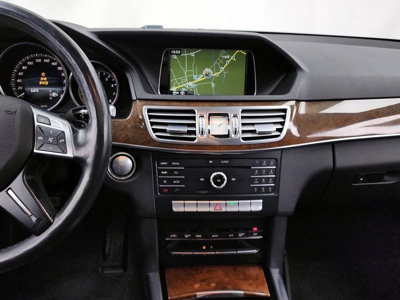 2016 Mercedes-Benz E-Class E300 Elegance photo 14