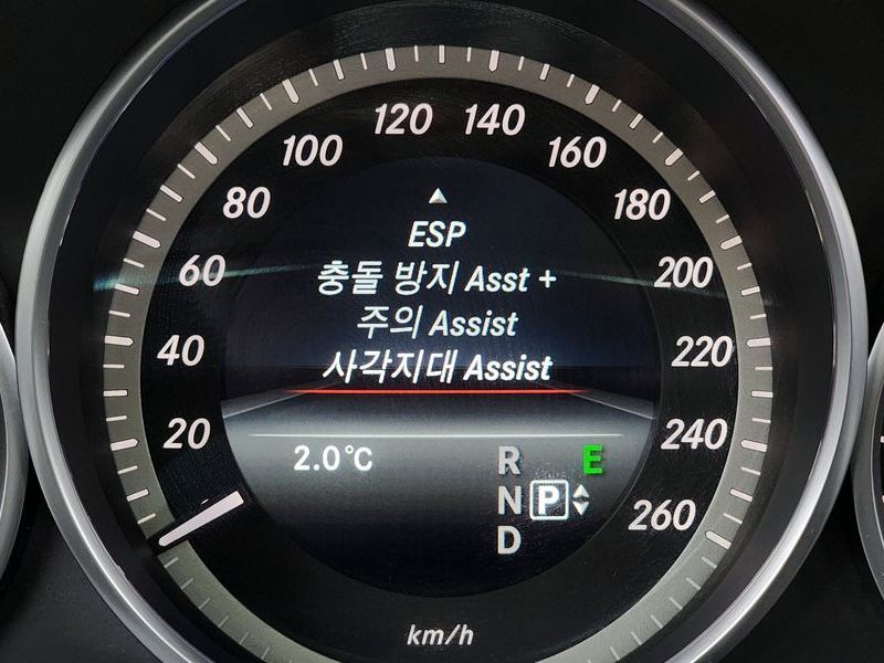 2016 Mercedes-Benz E-Class E300 Elegance photo 16