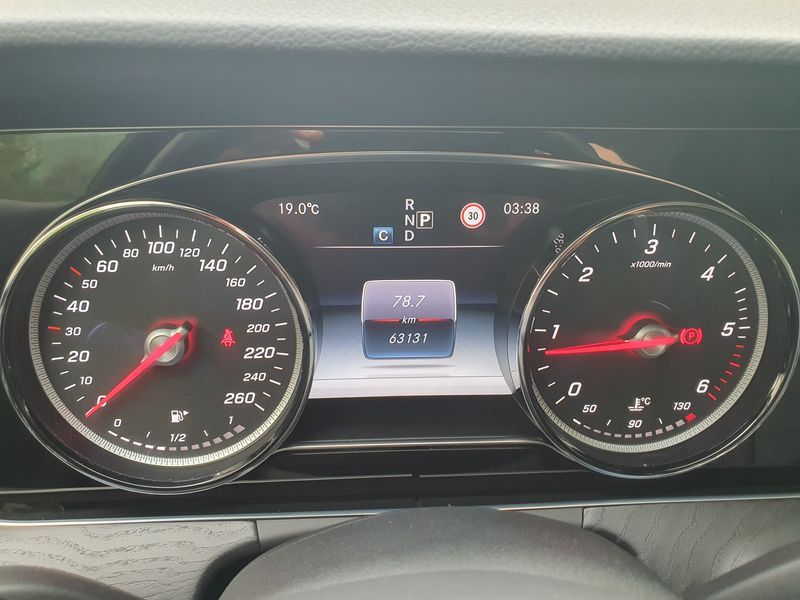 2017 Mercedes-Benz E-Class E220d Avantgarde photo 11