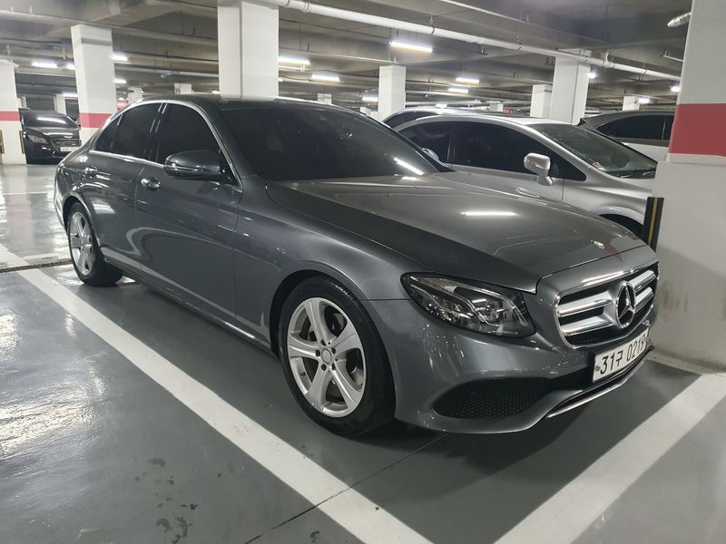 2017 Mercedes-Benz E-Class E220d Avantgarde photo 20