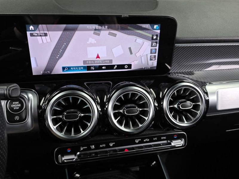 2021 Mercedes-Benz B-Class GLB250 4MATIC photo 14
