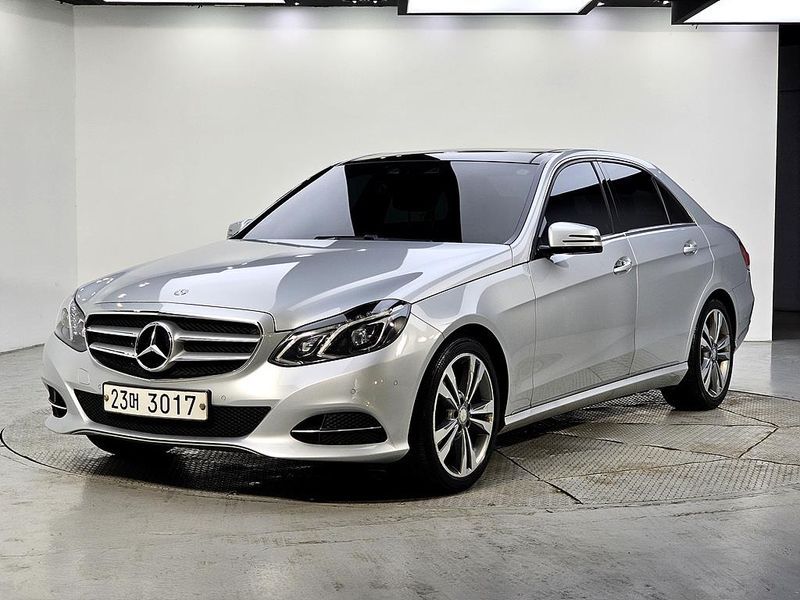 2014 Mercedes-Benz E-Class E300 4MATIC Avantgarde photo 1