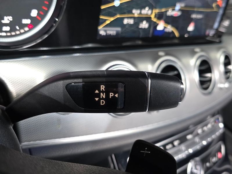 2019 Mercedes-Benz E-Class E300 Avantgarde photo 9