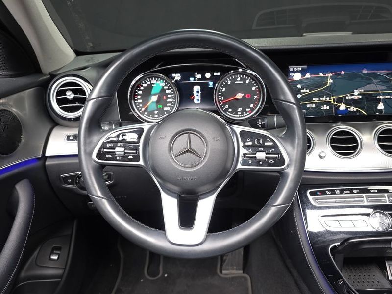 2019 Mercedes-Benz E-Class E300 Avantgarde photo 13