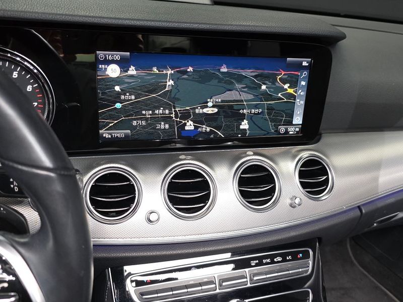 2019 Mercedes-Benz E-Class E300 Avantgarde photo 15