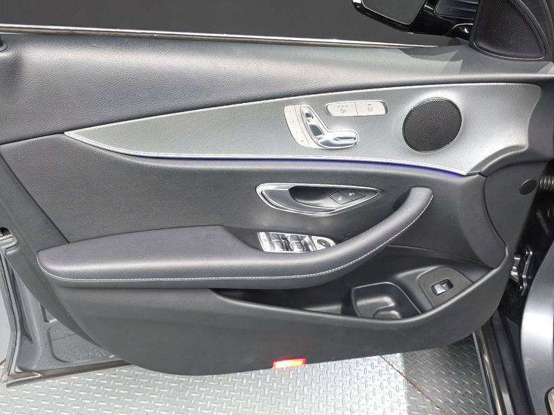 2019 Mercedes-Benz E-Class E300 Avantgarde photo 24