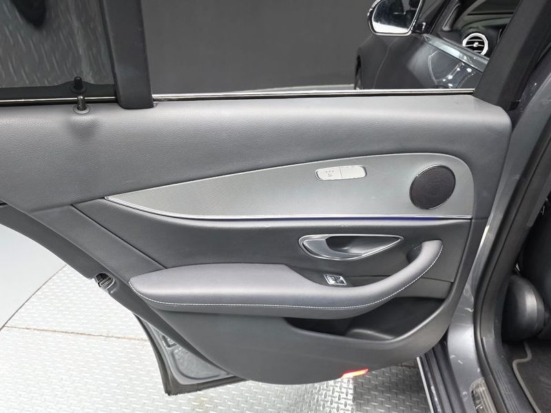 2019 Mercedes-Benz E-Class E300 Avantgarde photo 25