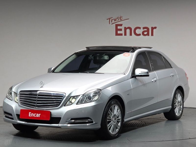 2012 Mercedes-Benz E-Class E300 Elegance photo 1