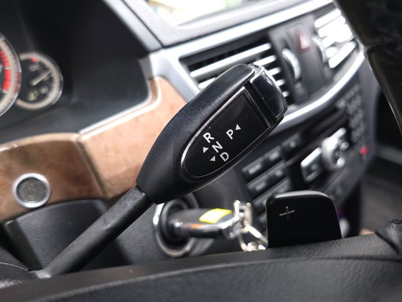 2012 Mercedes-Benz E-Class E300 Elegance photo 9