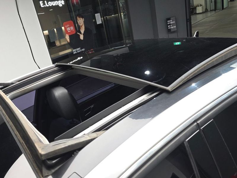2012 Mercedes-Benz E-Class E300 Elegance photo 15