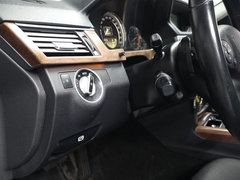 2012 Mercedes-Benz E-Class E300 Elegance photo 18