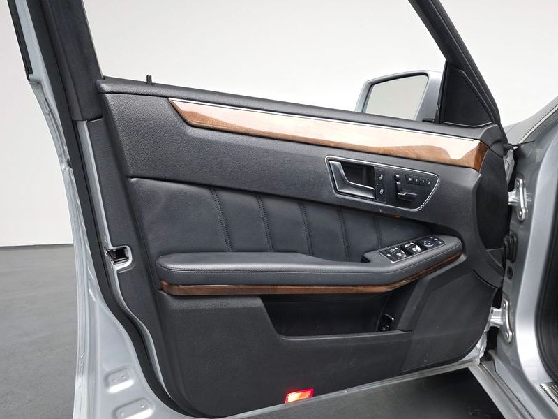 2012 Mercedes-Benz E-Class E300 Elegance photo 24