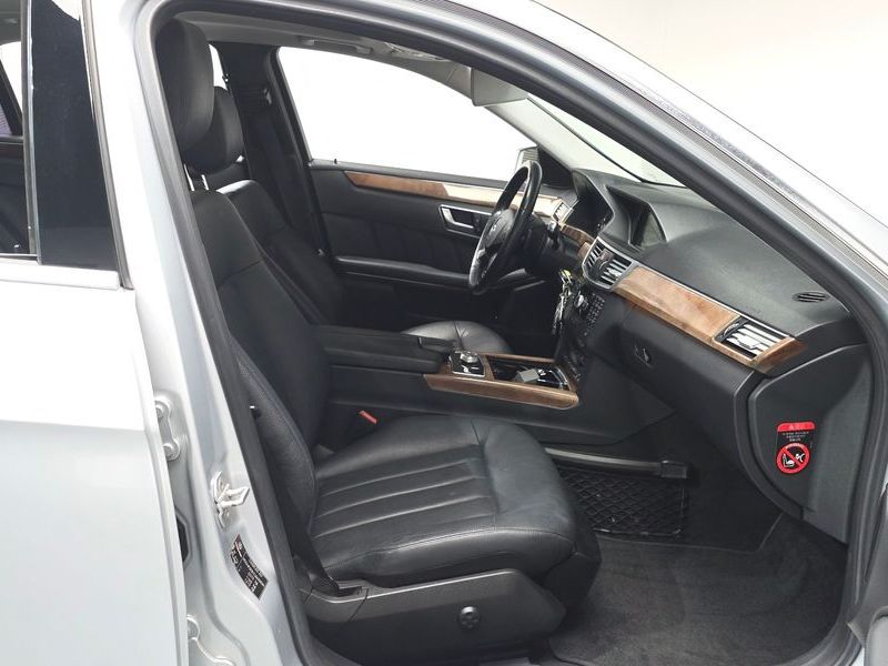 2012 Mercedes-Benz E-Class E300 Elegance photo 26