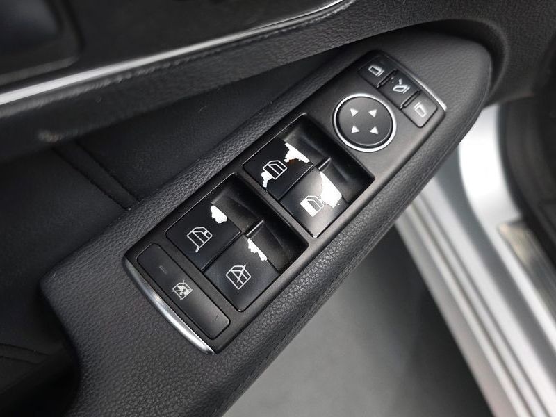 2012 Mercedes-Benz E-Class E300 Elegance photo 27