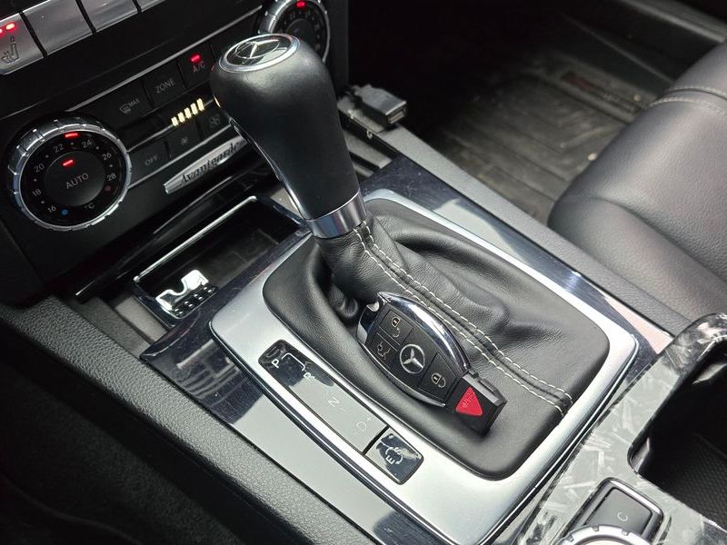 2013 Mercedes-Benz C-Class C200 CGI Avantgarde Style Package photo 9