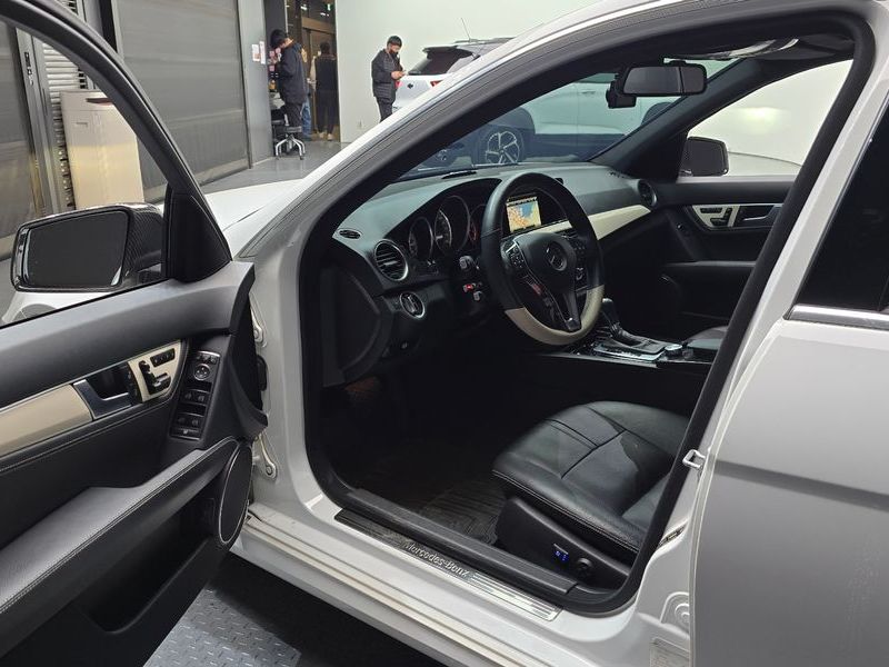 2013 Mercedes-Benz C-Class C200 CGI Avantgarde Style Package photo 10