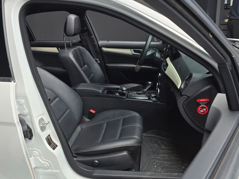 2013 Mercedes-Benz C-Class C200 CGI Avantgarde Style Package photo 12