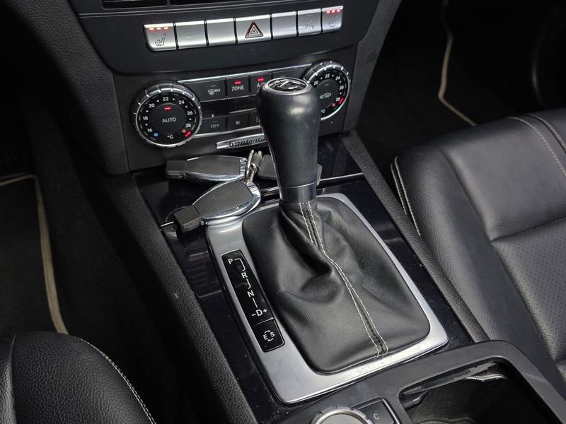 2013 Mercedes-Benz C-Class C200 CGI Avantgarde Style Package photo 9