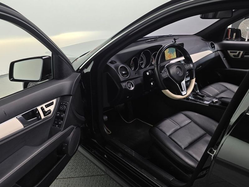 2013 Mercedes-Benz C-Class C200 CGI Avantgarde Style Package photo 11