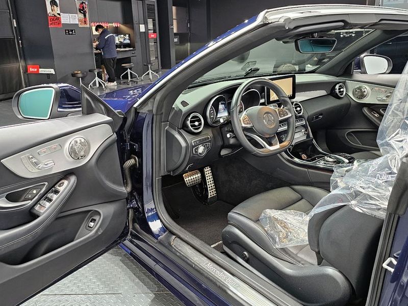 2017 Mercedes-Benz C-Class C200 Cabriolet photo 11