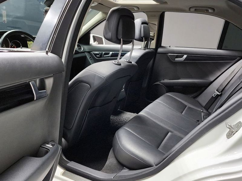 2013 Mercedes-Benz C-Class C220 CDI photo 12