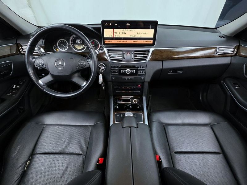 2012 Mercedes-Benz E-Class E200 CGI photo 7
