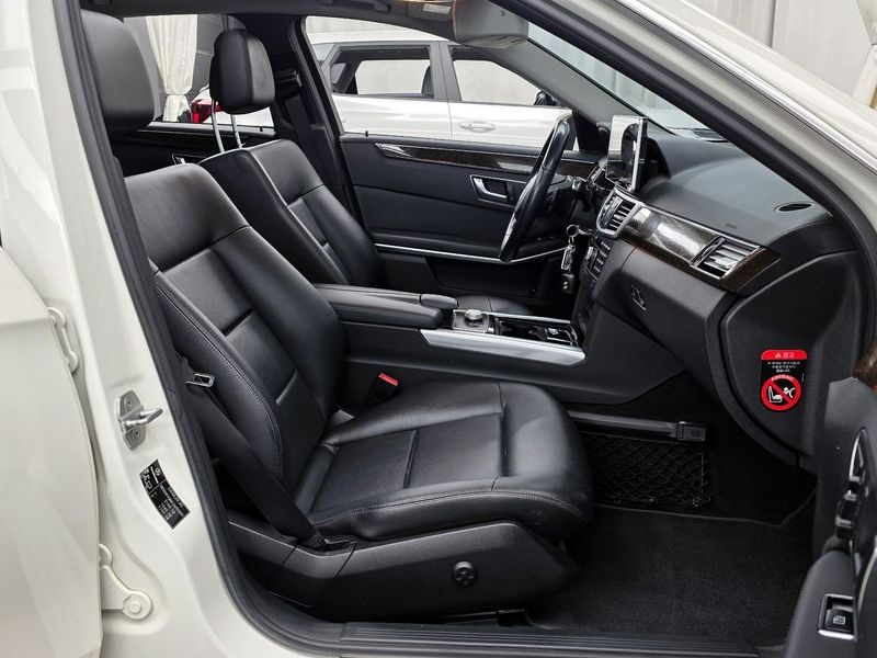 2012 Mercedes-Benz E-Class E200 CGI photo 11