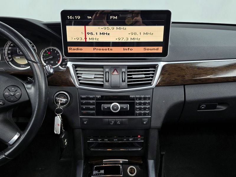 2012 Mercedes-Benz E-Class E200 CGI photo 14