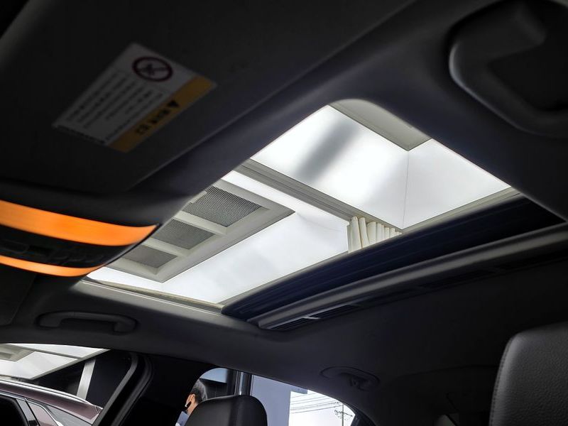2012 Mercedes-Benz E-Class E200 CGI photo 17