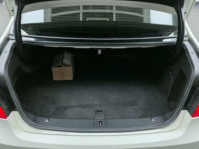 2012 Mercedes-Benz E-Class E200 CGI photo 20