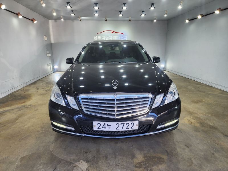 2013 Mercedes-Benz E-Class E300 Elegance photo 1
