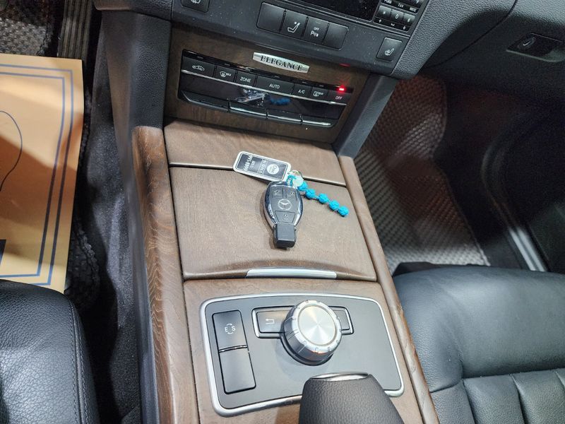 2013 Mercedes-Benz E-Class E300 Elegance photo 10