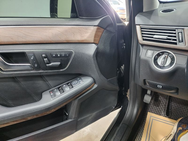 2013 Mercedes-Benz E-Class E300 Elegance photo 11