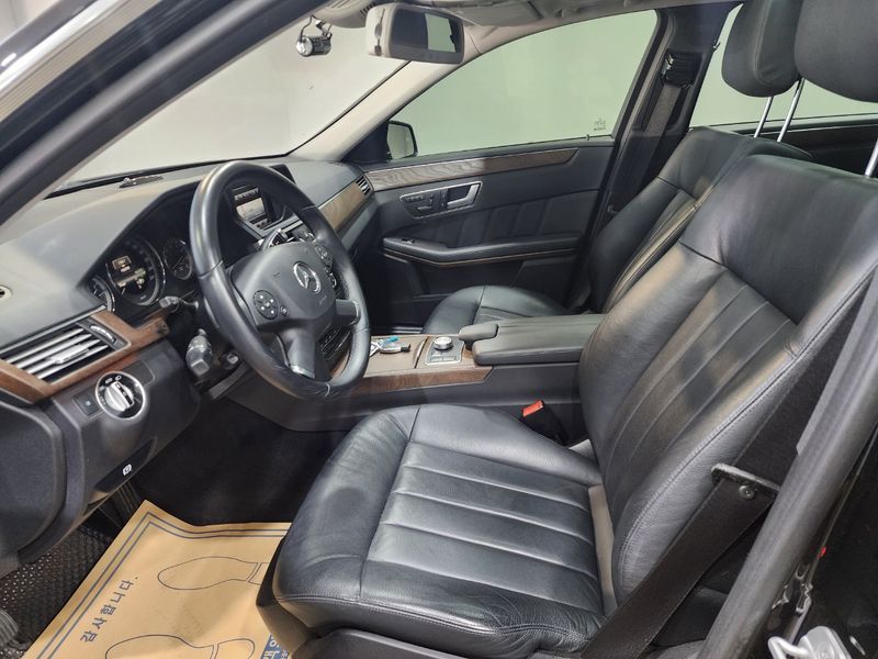 2013 Mercedes-Benz E-Class E300 Elegance photo 12