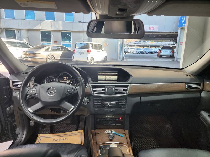2013 Mercedes-Benz E-Class E300 Elegance photo 15