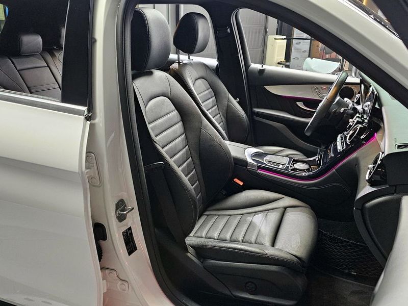 2020 Mercedes-Benz C-Class GLC300 4MATIC Premium photo 12