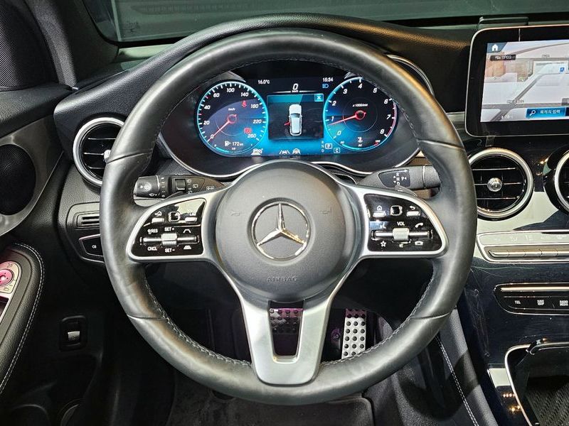 2020 Mercedes-Benz C-Class GLC300 4MATIC Premium photo 13