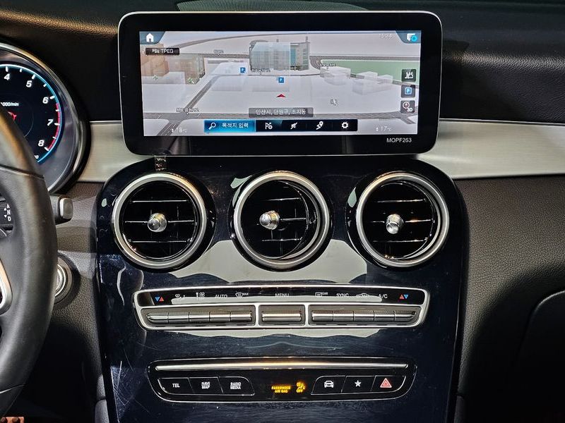 2020 Mercedes-Benz C-Class GLC300 4MATIC Premium photo 19