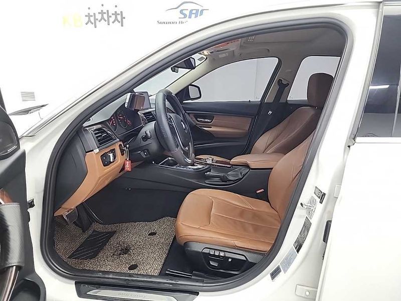 2012 BMW 3 Series 320d Luxury photo 10