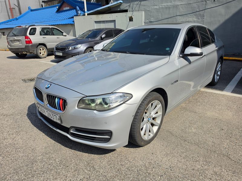 2014 BMW 5 Series 528i xDrive photo 1
