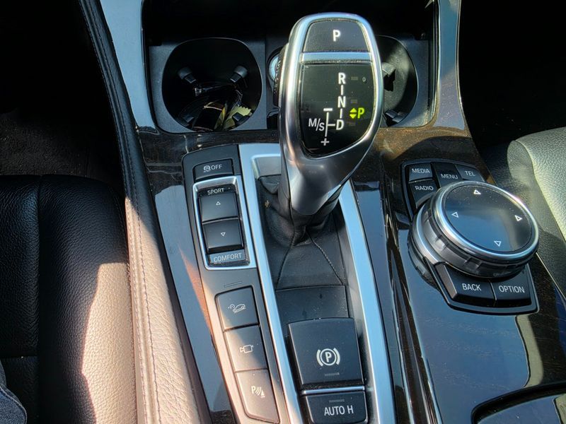 2014 BMW 5 Series 528i xDrive photo 12
