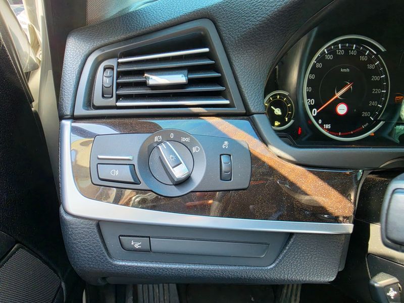 2014 BMW 5 Series 528i xDrive photo 14