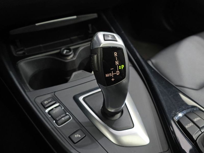 2013 BMW 1 Series 118d Urban 5Dr photo 9
