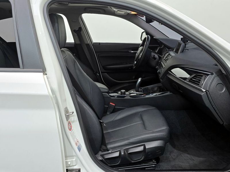 2013 BMW 1 Series 118d Urban 5Dr photo 11