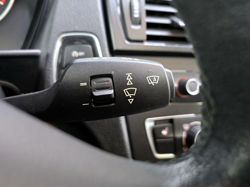 2013 BMW 1 Series 118d Urban 5Dr photo 17